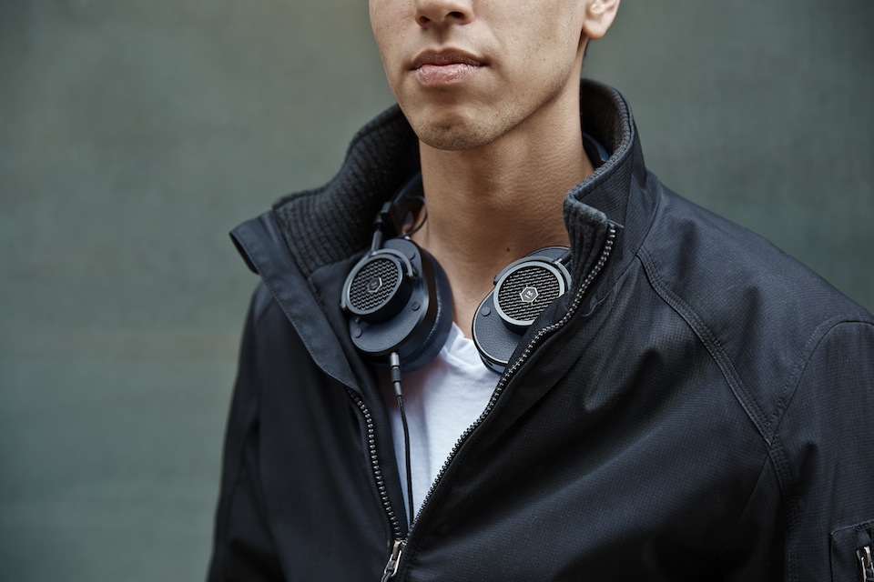 201504_MH40B4_AroundtheNeck_01