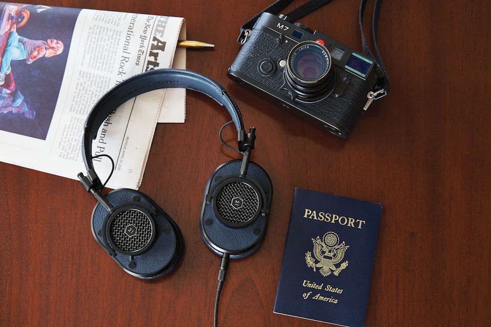 201504_MH40B4_PassportLeica_01