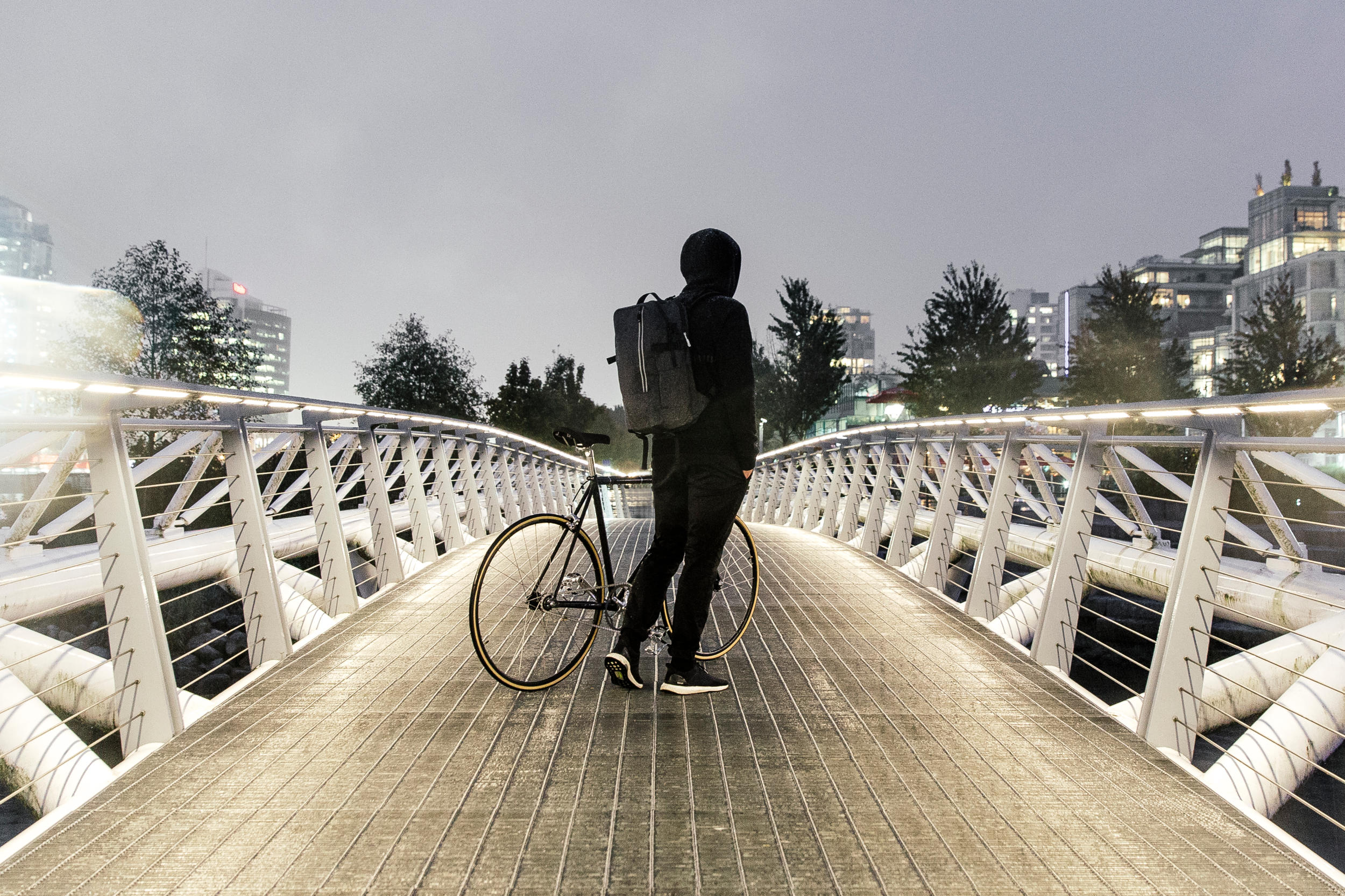 MTMzNzI3MzgyMDUyODM2NjI2