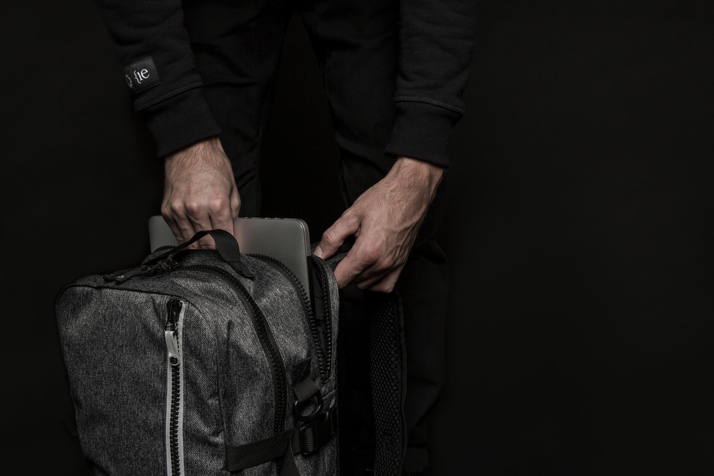 MTMzNzI3MzgyMDUyODU5ODc0