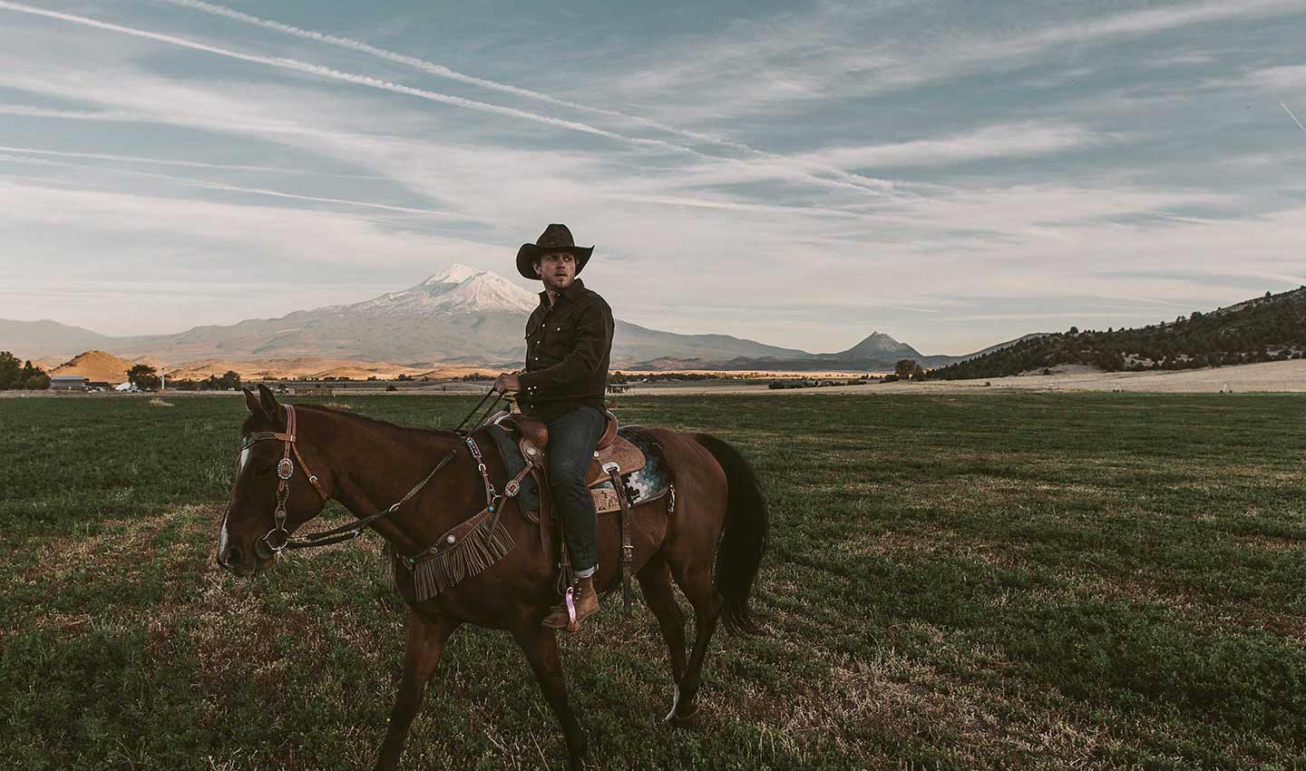 editorial_siskyou_glacier_black_1440_03