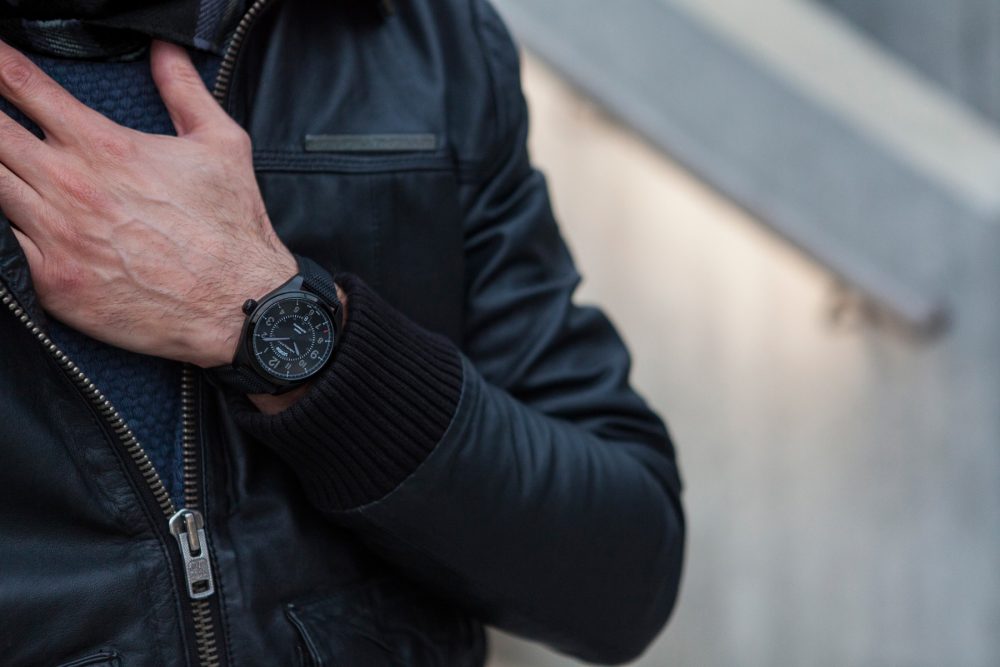wristshot_h70695735_khakifieldblack